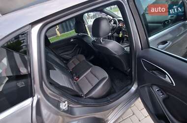 Хэтчбек Mercedes-Benz B-Class 2015 в 