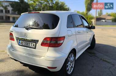 Хэтчбек Mercedes-Benz B-Class 2010 в 