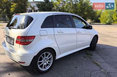 Хэтчбек Mercedes-Benz B-Class 2010 в 