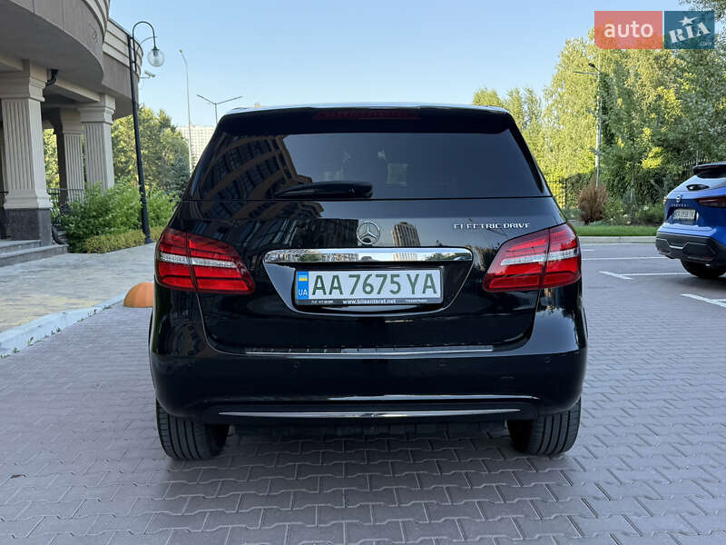 Хэтчбек Mercedes-Benz B-Class 2015 в Киеве