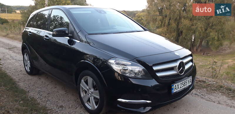 Хэтчбек Mercedes-Benz B-Class 2017 в 