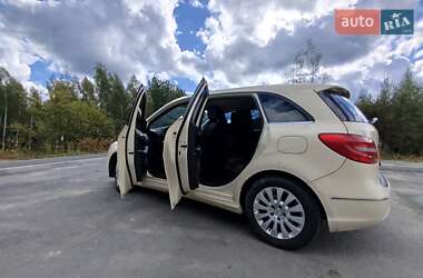 Хэтчбек Mercedes-Benz B-Class 2013 в 