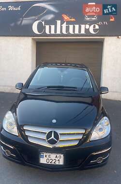 Хэтчбек Mercedes-Benz B-Class 2011 в 