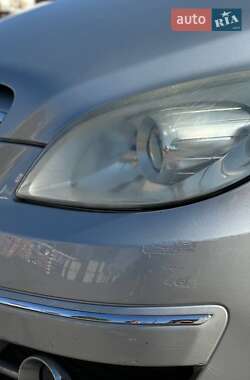 Хэтчбек Mercedes-Benz B-Class 2010 в 