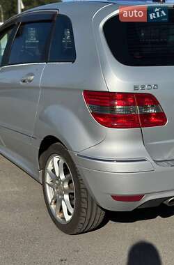 Хэтчбек Mercedes-Benz B-Class 2010 в 