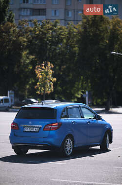 Хэтчбек Mercedes-Benz B-Class 2015 в 
