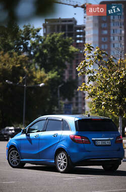 Хэтчбек Mercedes-Benz B-Class 2015 в 