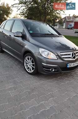 Хэтчбек Mercedes-Benz B-Class 2010 в 