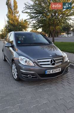 Хэтчбек Mercedes-Benz B-Class 2010 в 