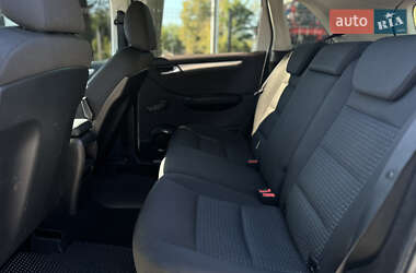 Хэтчбек Mercedes-Benz B-Class 2010 в 