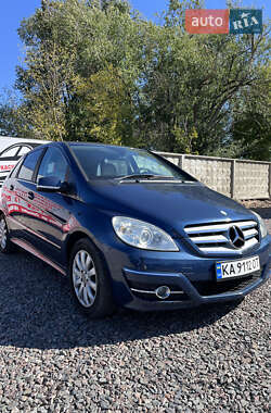 Хэтчбек Mercedes-Benz B-Class 2010 в 