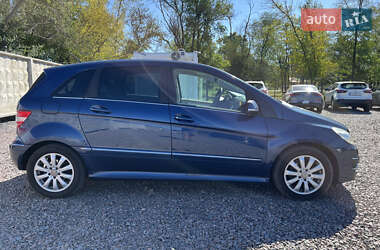 Хэтчбек Mercedes-Benz B-Class 2010 в 