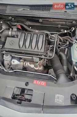 Хэтчбек Mercedes-Benz B-Class 2009 в 