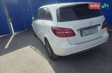 Хэтчбек Mercedes-Benz B-Class 2015 в 