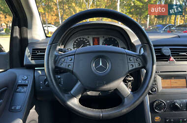 Хэтчбек Mercedes-Benz B-Class 2009 в 