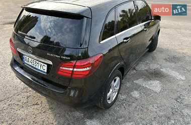Хэтчбек Mercedes-Benz B-Class 2015 в 
