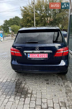 Хэтчбек Mercedes-Benz B-Class 2017 в 