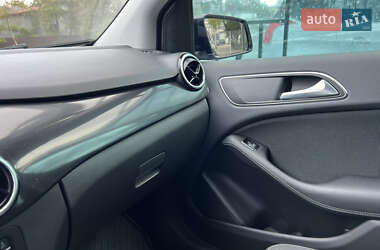 Хэтчбек Mercedes-Benz B-Class 2017 в 