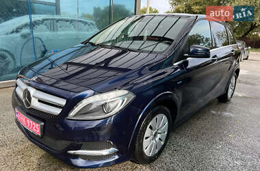 Хэтчбек Mercedes-Benz B-Class 2017 в 