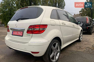 Хэтчбек Mercedes-Benz B-Class 2010 в 