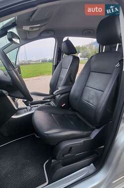 Хэтчбек Mercedes-Benz B-Class 2011 в 