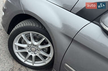 Хэтчбек Mercedes-Benz B-Class 2009 в 