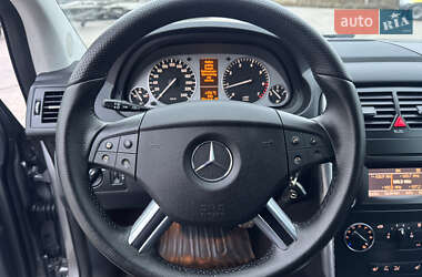 Хэтчбек Mercedes-Benz B-Class 2009 в 