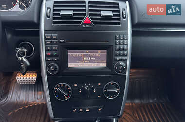 Хэтчбек Mercedes-Benz B-Class 2009 в 