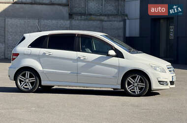 Хэтчбек Mercedes-Benz B-Class 2011 в 