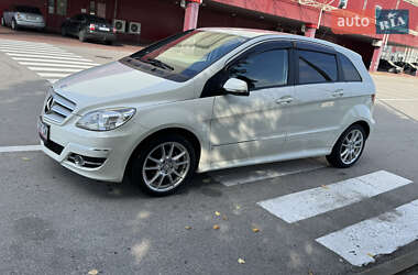 Хетчбек Mercedes-Benz B-Class 2010 в 