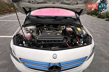 Хэтчбек Mercedes-Benz B-Class 2015 в 