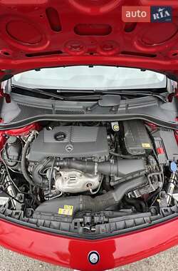 Хэтчбек Mercedes-Benz B-Class 2013 в 