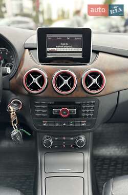 Хэтчбек Mercedes-Benz B-Class 2013 в 
