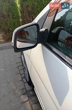 Хэтчбек Mercedes-Benz B-Class 2010 в 