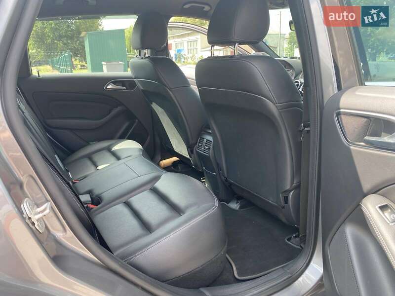 Хэтчбек Mercedes-Benz B-Class 2017 в Магдалиновке