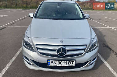 Хэтчбек Mercedes-Benz B-Class 2017 в 
