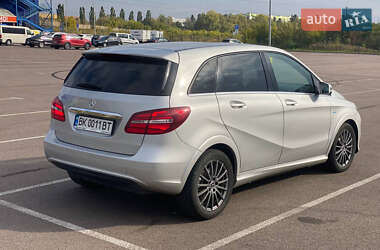 Хэтчбек Mercedes-Benz B-Class 2017 в 