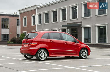Хэтчбек Mercedes-Benz B-Class 2010 в 