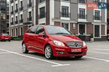 Хэтчбек Mercedes-Benz B-Class 2010 в 