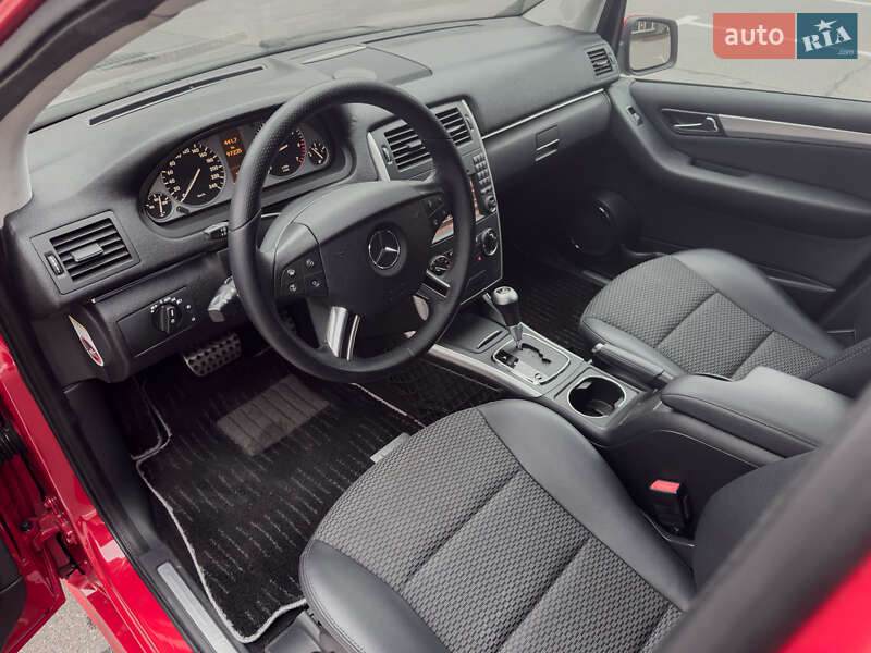 Хетчбек Mercedes-Benz B-Class 2010 в Києві фото 30 Хетчбек Mercedes-Benz B-Class 2010 в Києві