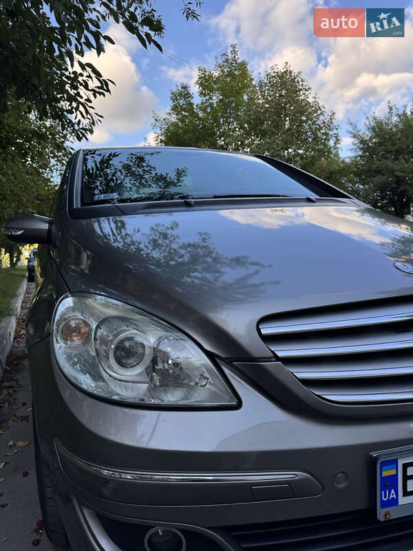 Хэтчбек Mercedes-Benz B-Class 2005 в 