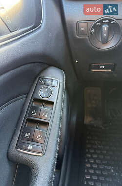 Хэтчбек Mercedes-Benz B-Class 2015 в 