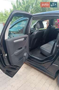 Хэтчбек Mercedes-Benz B-Class 2009 в 