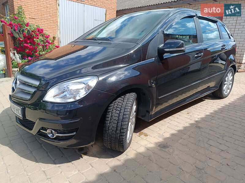 Хэтчбек Mercedes-Benz B-Class 2009 в 