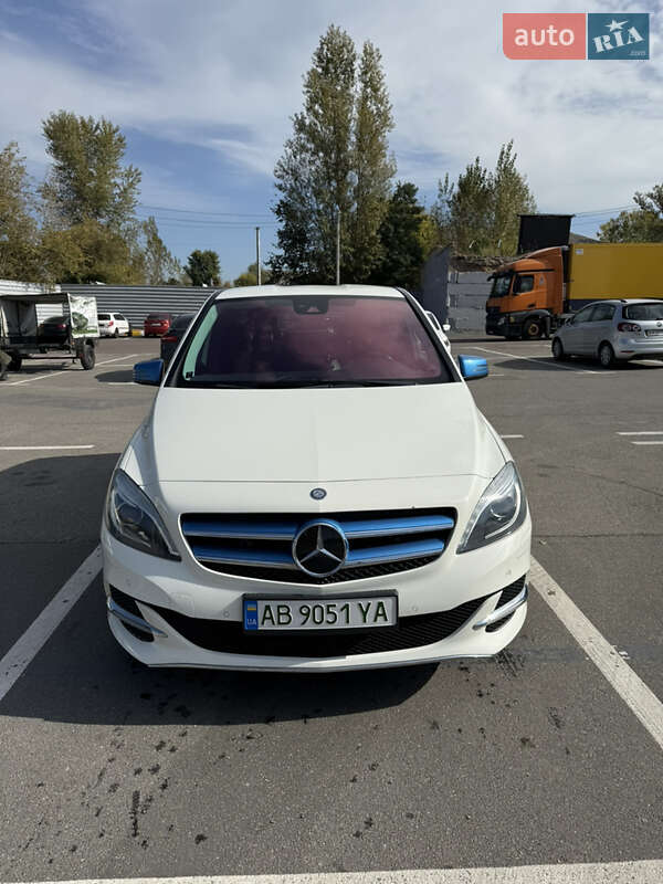 Хэтчбек Mercedes-Benz B-Class 2015 в 