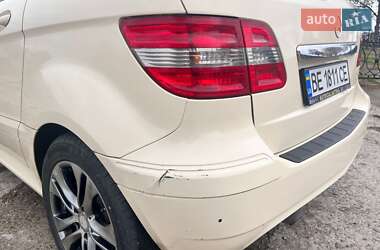 Хэтчбек Mercedes-Benz B-Class 2010 в 