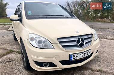 Хэтчбек Mercedes-Benz B-Class 2010 в 