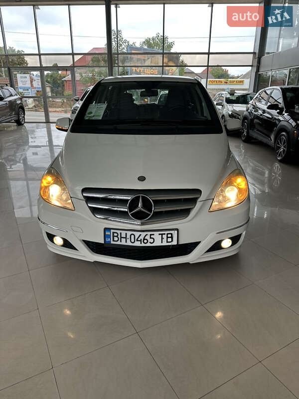 Хэтчбек Mercedes-Benz B-Class 2010 в 