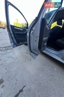 Хэтчбек Mercedes-Benz B-Class 2005 в 