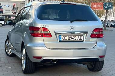 Хэтчбек Mercedes-Benz B-Class 2010 в 
